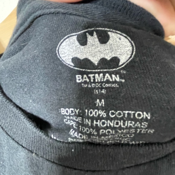 EUC Batman T-shirt With Yellow Cape- Medium - Picture 5 of 7